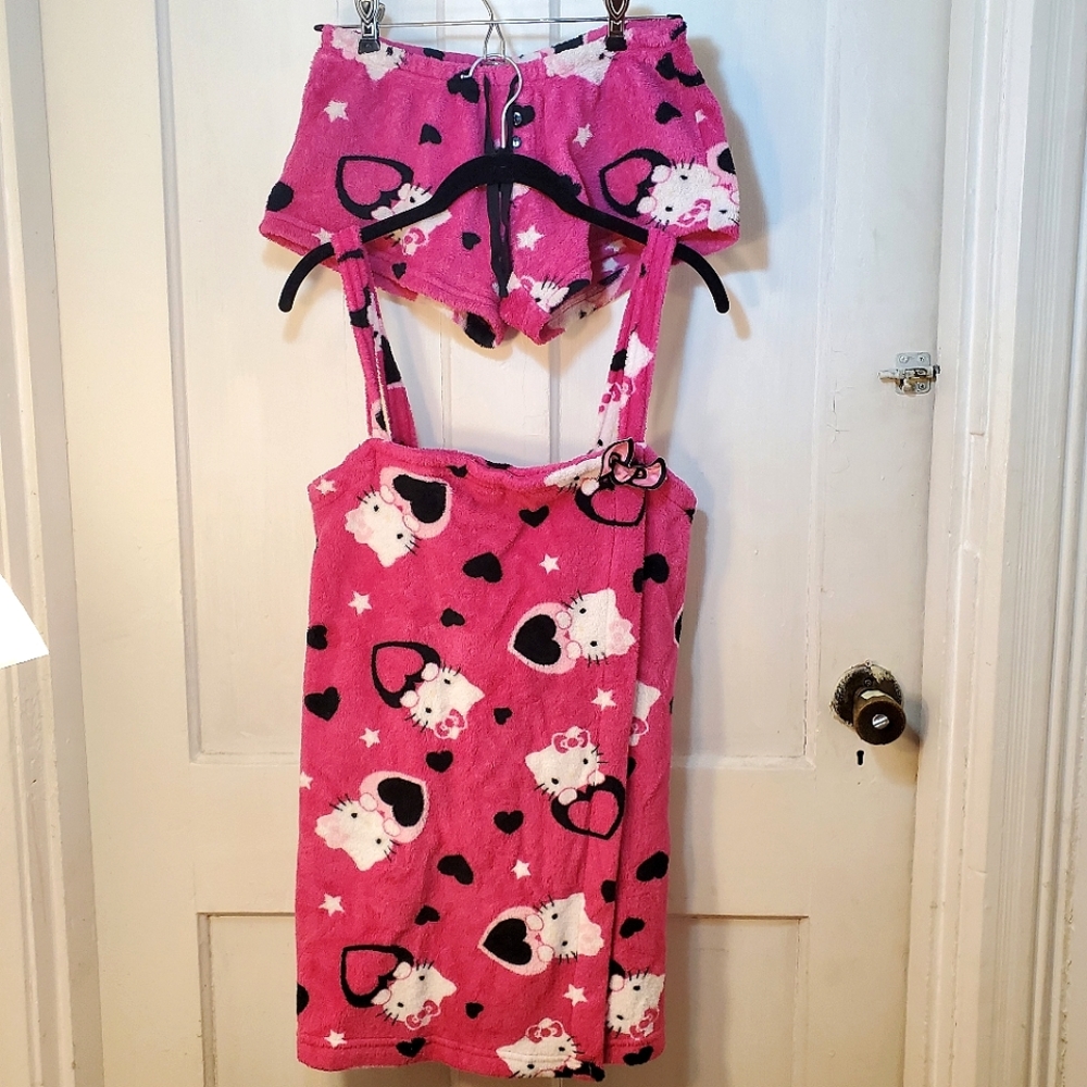 Hello Kitty Pajama Set, Velcro Tanktop Robe Matching Shorts Cozy Fleece Hot Pink